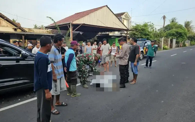 Jajaran Polsek Bangorejo, saat lakukan olah TKP dan evakuasi korban laka beruntun yang terjadi di Jalan Raya Sambimulyo, Kecamatan Bangorejo, Minggu (25/1/2026)(dok Polsek Bangorejo untuk blok-a.com)