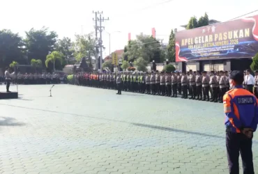 Polresta Banyuwangi laksanakan Apel Gelar Pasukan Operasi Keselamatan Semeru 2026 sebagai wujud kesiapan dalam menciptakan Kamseltibcarlantas di Banyuwangi, Senin (2/2/2026)(dok Humas Polresta).
