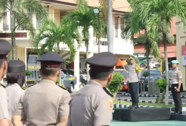 Wakapolresta Banyuwangi AKBP Teguh Priyo Wasono, S.I.K. memimpin Apel Jam Pimpinan yang diikuti seluruh personel Polresta, Senin (9/2/2026)(Istimewa).