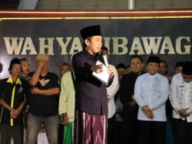 Gus Fawait saat menyampaikan sambutannya dalam acara sahur bersama yang digelar atas kerjasama dengan REI Jember di Pendopo Wahyawibawagraha Jember, Senin (16/3/2026) dini hari (foto: ist)