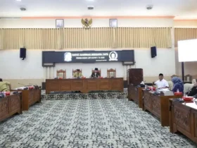 Banggar DPRD Banyuwangi bersama TAPD, saat menggelar rapat kerja dengan agenda pencermatan dan evaluasi LKPJ bupati akhir tahun anggaran 2025 (foto: istimewa)