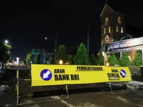 Penutupan sementara ruas jalan imbas proyek pembangunan jalan di kawasan food street Jember (foto: Ist)