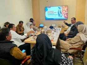 Wakil Ketua DPRD Banyuwangi, Michael Edy Hariyanto saat melakukan kunjungan kerja ke Dinas Perikanan bersama jajaran Komisi II, Senin (27/04/2026)(foto: Istimewa)