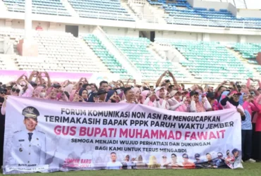 Para ASN PPPK Paruh Waktu usai menerima SK pengangkatan dari Bupati Jember Muhammad Fawait beberapa waktu lalu (foto: ist)