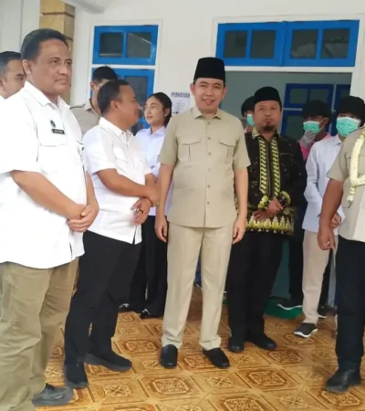 Bupati Jember Muhammad Fawait mendampingi Kepala Badan Gizi Nasional Dadan Hindayana meresmikan SPPG di Desa Wringin Agung, Kecamatan Jombang, Jember, Kamis (15/4/2026) (foto: Blok-a.com/Rio)