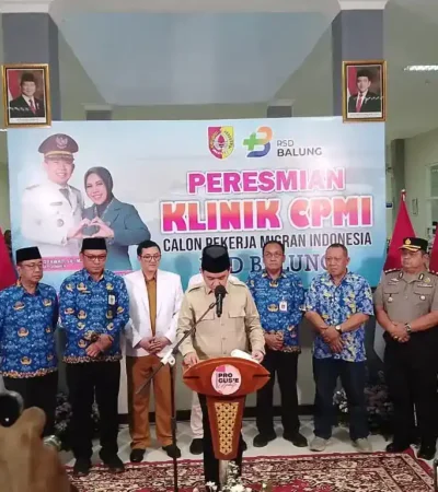 Bupati Jember Muhammad Fawait (Gus Fawait) meresmikan Klinik Calon Pekerja Migran Indonesia (CPMI) di RSD Balung pada Senin (27/04/2026)(foto: ist)