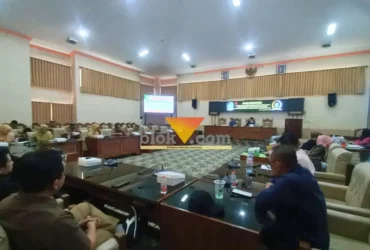 DPRD Banyuwangi saat menggelar rapat konsultasi terkait terbitnya Surat Edaran ber-Nomor : 000.8.3/442/429.107/2026, yang menjadi polemik di tengah masyarakat, Senin (6/4/2026)(blok-a.com/Kuryanto).