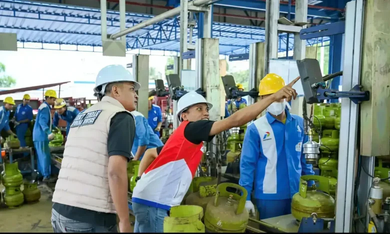 Satreskrim Polresta Banyuwangi saat lakukan Sidak SPPBE di Kecamatan Rogojampi (foto: ist)