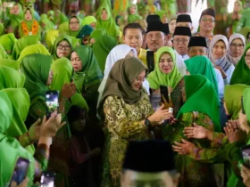 Bupati Banyuwangi, Ipuk Fiestiandani hadir ditengah ribuan kader dalam peringatan Harlah ke-80 Muslimat NU Kabupaten Banyuwangi di Banyuwangi Park, Minggu (24/5/2026)(foto: istimewa)