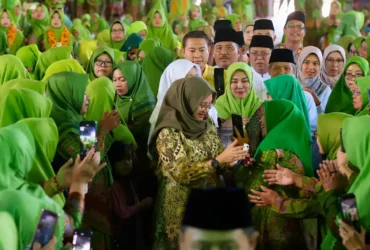 Bupati Banyuwangi, Ipuk Fiestiandani hadir ditengah ribuan kader dalam peringatan Harlah ke-80 Muslimat NU Kabupaten Banyuwangi di Banyuwangi Park, Minggu (24/5/2026)(foto: istimewa)