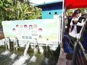 Bupati Ipuk saat hadiri peresmian rumah pompa di areal persawahan Poktan Kejibeling, Desa Kaotan, Kecamatan Blimbingsari (foto: ist)
