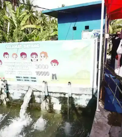 Bupati Ipuk saat hadiri peresmian rumah pompa di areal persawahan Poktan Kejibeling, Desa Kaotan, Kecamatan Blimbingsari (foto: ist)
