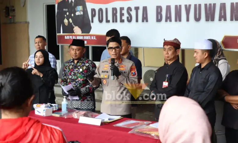 Polresta Banyuwangi, Kementerian Haji dan Umroh, serta Pemerintah Kabupaten Banyuwangi saat menggelar konferensi pers pengungkapan dugaan tindak pidana penyelenggaraan perjalanan ibadah umroh tanpa izin resmi, Selasa (19/5/2026) (foto: Blok-a.com/Kuryanto)