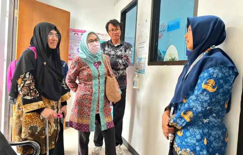 dr.Fitria E Briyanti, saat menjelaskan alur kedatangan pasien PTRM, Rabu (20/5/2026) (foto: Dok Humas RSUD)