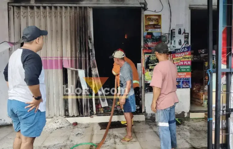 Kondisi ruko di Pasar Desa Tapanrejo, Kecamatan Muncar, Banyuwangi, yang terbakar pada Kamis (21/5/2026) sore (foto: Blok-a.com/Kuryanto)