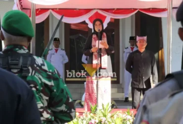 Bupati Banyuwangi, Ipuk Fiestiandani saat memimpin Upacara Peringatan Hari Lahir Pancasila yang dipusatkan di Halaman Kantor Bupati Banyuwangi, Senin (1/6/2026)(foto: Blok-a.com/Kuryanto)