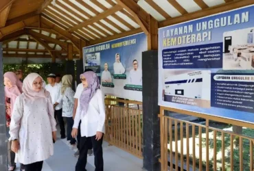 Bupati Ipuk Fiestiandani tinjau layanan kemoterapi di RSUD Blambangan yang resmi dibuka sejak 25 Mei 2026 (foto: Istimewa)
