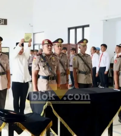 Kapolresta Banyuwangi Kombes Pol Dr. Rofiq Ripto Himawan, saat pimpin upacara Sertijab Pejabat Utama dan Kapolsek, Selasa (9/6/2026) (foto: Blok-a.com/Kuryanto)