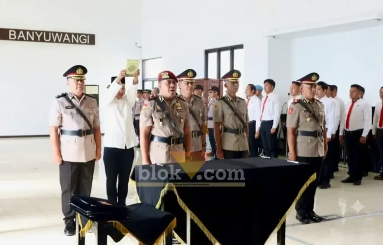Kapolresta Banyuwangi Kombes Pol Dr. Rofiq Ripto Himawan, saat pimpin upacara Sertijab Pejabat Utama dan Kapolsek, Selasa (9/6/2026) (foto: Blok-a.com/Kuryanto)