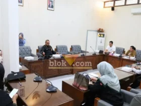 Ketua Komisi I DPRD, Marifatul Kamila saat menggelar audensi terkait HIV/AIDS bersama BCS, serta Dinas Kesehatan dan perwakilan dua RSUD, Selasa (2/6/2026) (foto: Blok-a.com/Kuryanto)