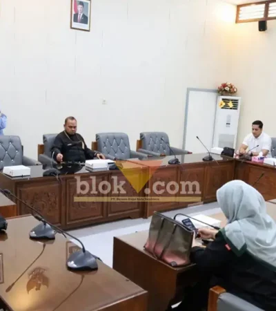Ketua Komisi I DPRD, Marifatul Kamila saat menggelar audensi terkait HIV/AIDS bersama BCS, serta Dinas Kesehatan dan perwakilan dua RSUD, Selasa (2/6/2026) (foto: Blok-a.com/Kuryanto)