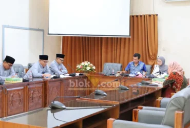 Pansus DPRD Kabupaten Banyuwangi saat menggelar rapat finalisasi pembahasan rancangan peraturan daerah tentang Perlindungan PMI asal Banyuwangi, Jumat (19/6/2026)(foto: Blok-a.com/Kuryanto).