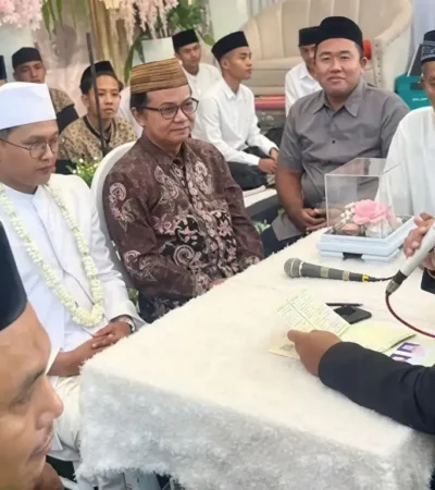 Caption : Salah satu warga Banyuwangi saat melangsungkan pernikahan di hari Jum'at Pon Bulan Dzulhijah (foto: Istimewa)