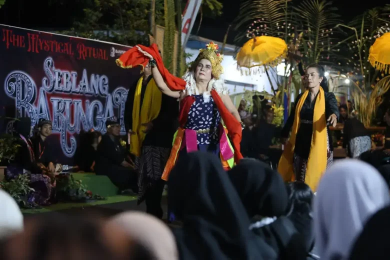 Seblang Bakungan, tarian ritual sakral kuno yang dibawakan perempuan paruh baya, pukau banyak Wisatawan (foto: istimewa)