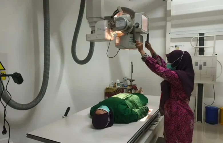 Wujudkan Promil lebih nyaman, RSUD Genteng hadirkan layanan HSG dengan didukung tenaga kesehatan perempuan profesional (foto: dok. Humas RSUD untuk blok-a.com)