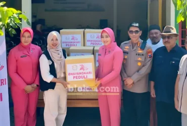 Songsong Hari Bhayangkara ke-80, Polresta Banyuwangi Berbagi Kasih Bersama Lansia di Panti Jompo Sahabat Lansia, Dusun Mangunrejo, Desa Blambangan, Kecamatan Muncar, Kamis (11/6/2026) (foto: Blok-a.com/Kuryanto).