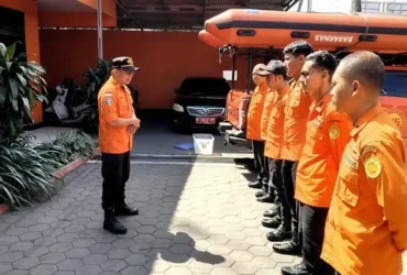 Tim SAR Banyuwangi saat persiapan pencarian pemancing yang dilaporkan hilang di Kawasan Pantai Pulau Merah, Rabu (15/07/2026) (foto: Blok-a.com/Istimewa)