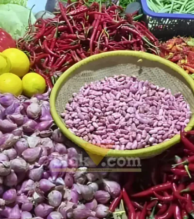 Awal Juli, harga cabai Pasar Daerah Genteng I anjlok, Rabu (01/07/2026)(foto: Blok-a.com/Kuryanto)