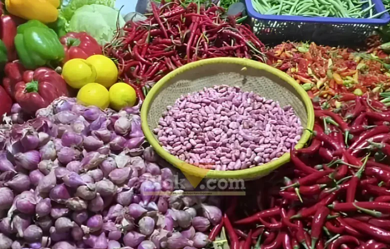 Awal Juli, harga cabai Pasar Daerah Genteng I anjlok, Rabu (01/07/2026)(foto: Blok-a.com/Kuryanto)