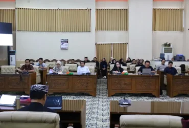 Bapemperda DPRD Banyuwangi saat menggelar rapat konsultasi secara virtual bersama Direktorat Jenderal Perimbangan Keuangan Kementerian Keuangan RI, Selasa (14/07/2026) (foto: Blok-a.com/Istimewa)