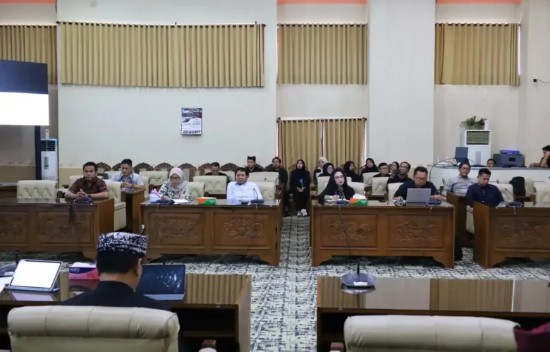 Bapemperda DPRD Banyuwangi saat menggelar rapat konsultasi secara virtual bersama Direktorat Jenderal Perimbangan Keuangan Kementerian Keuangan RI, Selasa (14/07/2026) (foto: Blok-a.com/Istimewa)