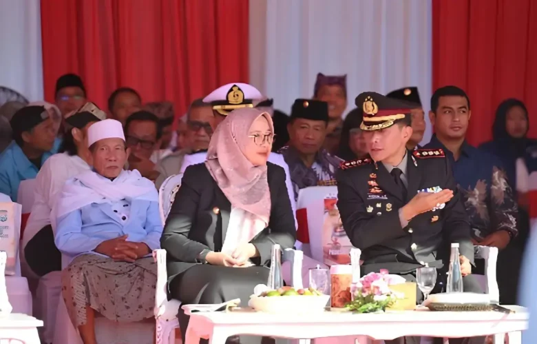 Bupati Ipuk Fiestiandani bersama Kapolresta Banyuwangi, Kombes Pol Rofiq Ripto Himawan (Foto: Istimewa)