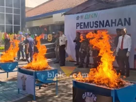 Kantor Bea dan Cukai Banyuwangi memusnahkan barang milik negara hasil penindakan senilai Rp1,25 miliar, Selasa (30/6/2026)(foto: Blok-a.com/Istimewa)