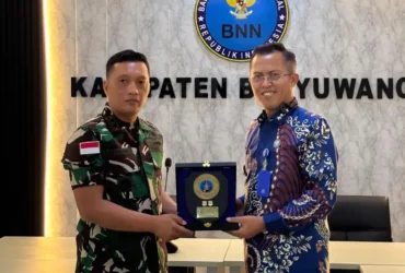 Kepala BNNK Banyuwangi Kombes Pol. Rachmat bersama Komandan Lanal Banyuwangi Letkol Laut (P) Wishnu Krestiawan perkuat sinergi cegah peredaran narkoba jalur laut (foto: Blok-a.com/istimewa)