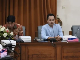 Ketua Pansus pembahasan Raperda RPIK, Aevy Rizalsi (kanan) bersama Wakil Ketua Pansus, Andhiko, Kamis (09/07/2026) (foto: Blok-a.com/Istimewa).