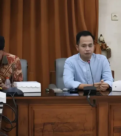 Ketua Pansus pembahasan Raperda RPIK, Aevy Rizalsi (kanan) bersama Wakil Ketua Pansus, Andhiko, Kamis (09/07/2026) (foto: Blok-a.com/Istimewa).