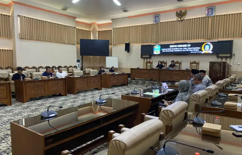 Komisi IV DPRD Banyuwangi saat Rapat Dengar Pendapat Umum (RDPU) membahas berbagai persoalan pendidikan di Banyuwangi, Jum'at (03/07/2026) (foto: Blok-a.com/Istimewa)