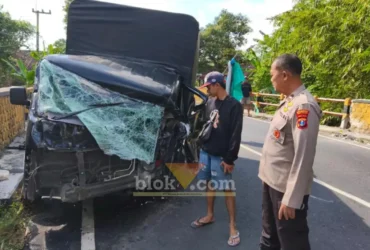 Kondisi mobil Pickup Suzuki Carry, pasca alami kecelakaan tunggal menabrak tembok pembatas jembatan akibat pecah ban, Rabu (01/07/2026)(foto: Blok-a.com/Kuryanto)