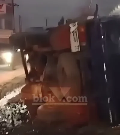 Kondisi truk Engkel usai bertabrakan dengan Microbus di Jalan Raya Cluring–Gambiran, Desa Benculuk, Kecamatan Cluring, Rabu (22/07/2026) (foto: Blok-a.com/Kuryanto)