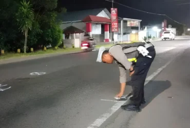 Piket Lantas saat lakukan olah TKP insiden Lakalantas beruntun di Jalan Raya Banyuwangi – Srono, Kecamatan Rogojampi, hingga satu pengendara motor tewas di tempat, Minggu (19/07/2026) (foto: dok Satlantas Polresta Banyuwangi)
