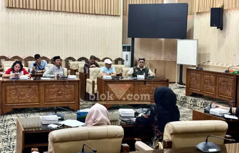 RDP Komisi IV DPRD Banyuwangi bahas kejelasan kursi kosong dan jalur afirmasi SPMB SMA-SMK Negeri tahun ajaran 2026/2027 (foto: Blok-a.com/Kuryanto)