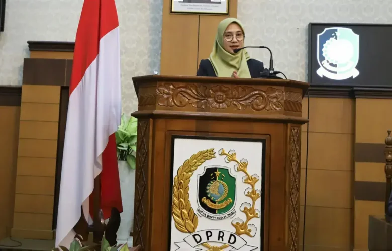 Bupati Ipuk Fiestiandani saat sampaikan nota pengantar Perubahan KUA-PPAS Tahun Anggaran 2026, Kamis (13/08/2026)(foto: blok-a.com/Istimewa)