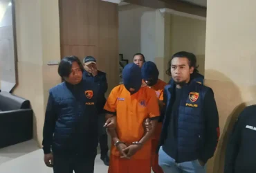 Dua tersangka pencurian dengan pemberatan AS dan AC, yang diringkus Tim URC Macan Blambangan Satreskrim Polresta Banyuwangi (Foto: dok Humas Polresta)