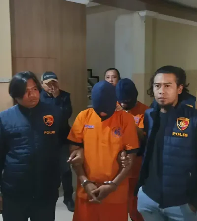 Dua tersangka pencurian dengan pemberatan AS dan AC, yang diringkus Tim URC Macan Blambangan Satreskrim Polresta Banyuwangi (Foto: dok Humas Polresta)