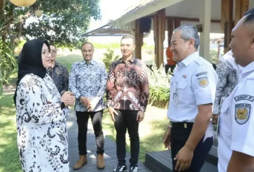 Jajaran PT KAI saat bertemu dengan Bupati Ipuk (foto: blok-a.com/Istimewa)