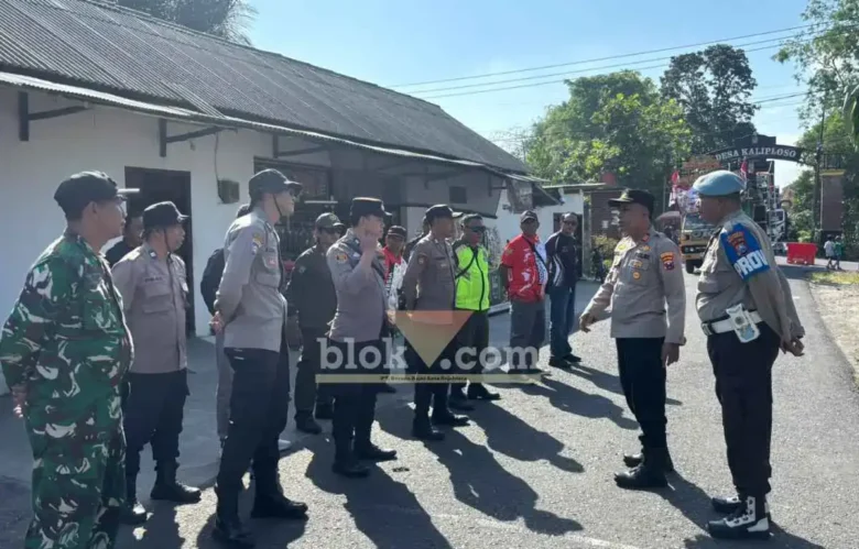 Kapolsek Cluring, AKP Putu Ardana saat pimpin Apel Pengamanan Kirab Budaya, yang digelar Desa Plampangrejo dalam rangka memperingati Hari Ulang Tahun ke-81 Kemerdekaan RI, Senin (03/08/2026)(foto: Blok-a.com/Kuryanto)
